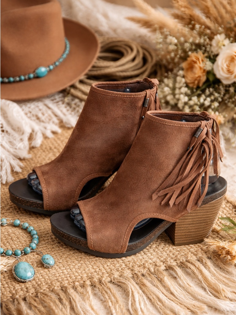Off The Beaten Path Free Spirit Fringe Bootie Sandal Suede Peep Toe 7.5 Boho